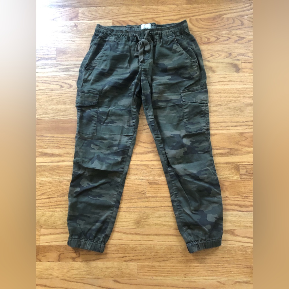 Sanctuary Rebel Standard Rise Hiker in Olive Camo, Women’s size Large